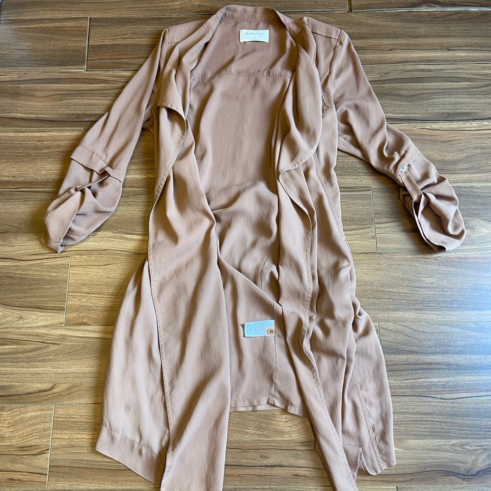 Aritzia Babaton Kahlo Robe Mid length - M - Blush Pink